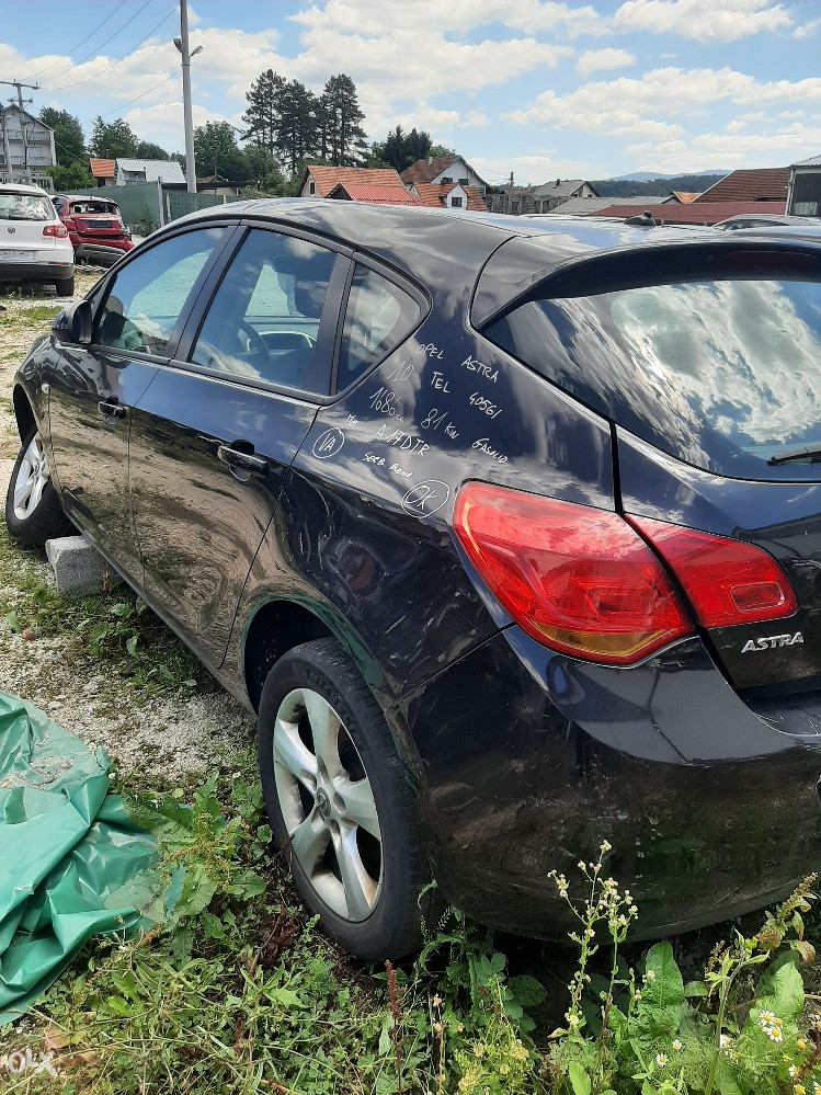OPEL ASTRA J LIJEVA STRANICA BOK KRAK