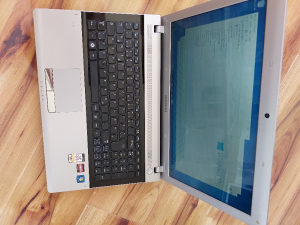 Laptop samsung RV515