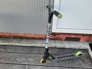 Romobil za trikove skuter trotinet trikovi