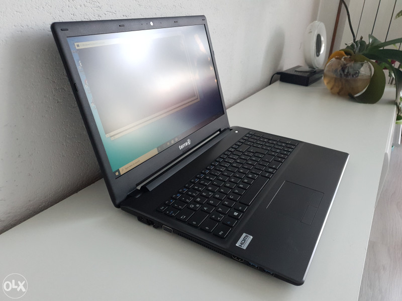 Laptop Terra Intel Quad Core 8.gen 4GB RAM 15.6"