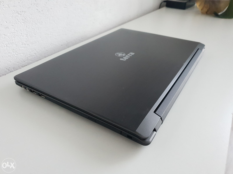 Laptop Terra Intel Quad Core 8.gen 4GB RAM 15.6"