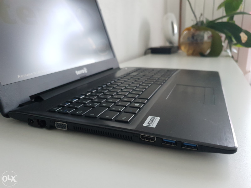 Laptop Terra Intel Quad Core 8.gen 4GB RAM 15.6"