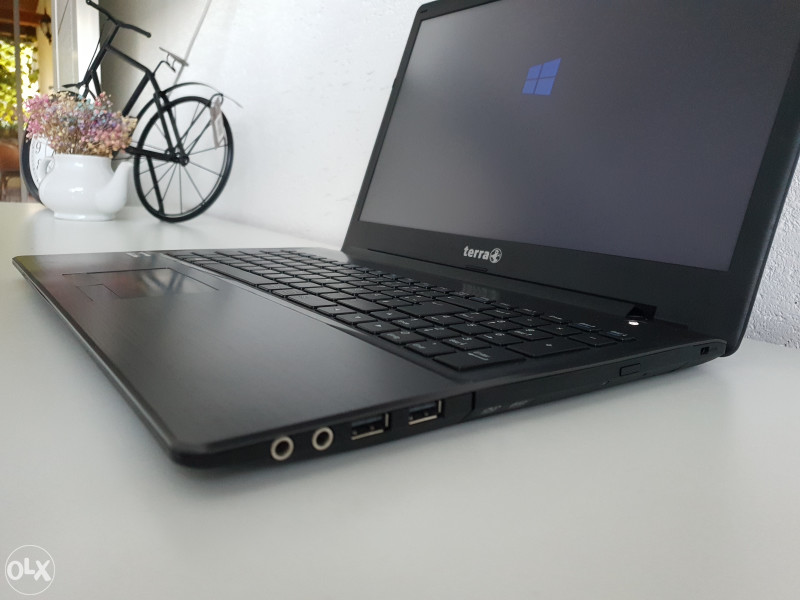 Laptop Terra Intel Quad Core 8.gen 4GB RAM 15.6"