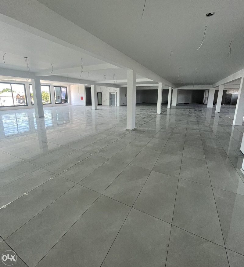 IZDAJE SE PROSTOR od 1000 ili 2x500 m2 2.SPRAT ŽIVINICE