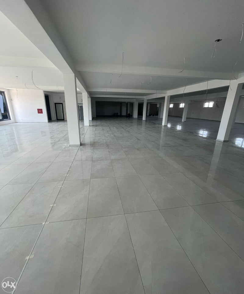 IZDAJE SE PROSTOR od 1000 ili 2x500 m2 2.SPRAT ŽIVINICE
