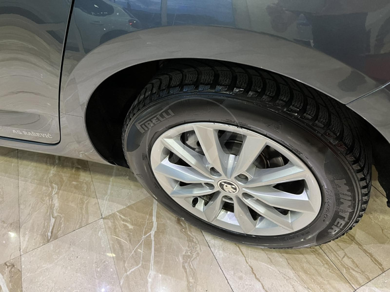 Skoda OCTAVIA 1.6 TDI DSG 2016/17 NAVI