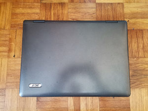 Laptop Acer TravelMate 7520, neispravan