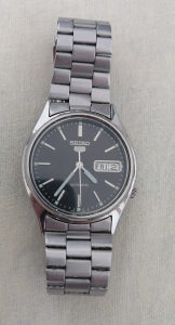 SEIKO 5 7S26-3100 CRNI CIFER super stanje
