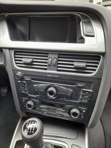 Orginalni cd audi a4 2008 god