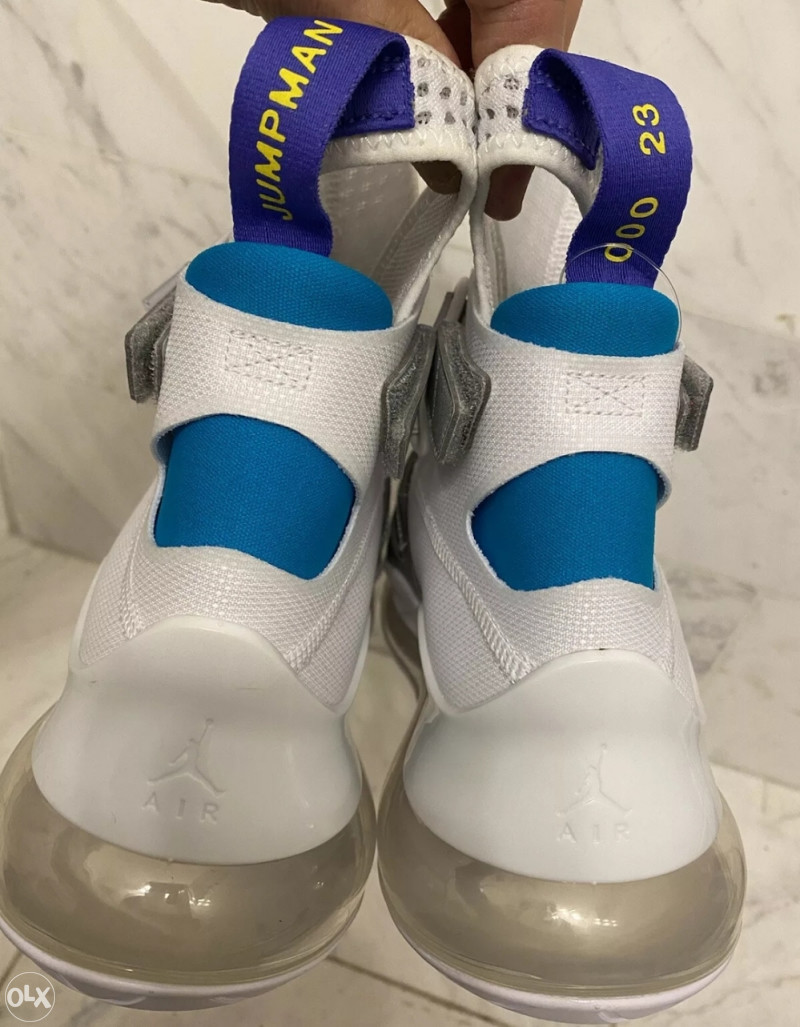 nike air jordan latitude 720