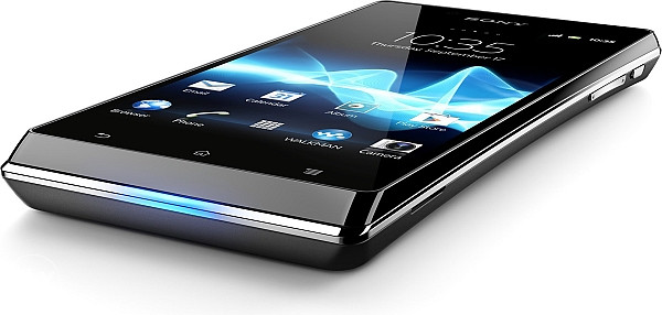 Mobitel Sony Xperia J st26i top stanje iz ovoza