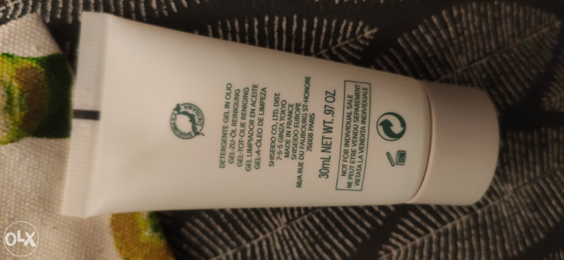 Shiseido waso gel za čišćenje lica i neseser