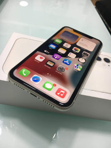 Iphone 11 WHITE