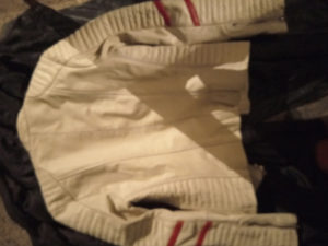 Kozna jakna zenska bijela
