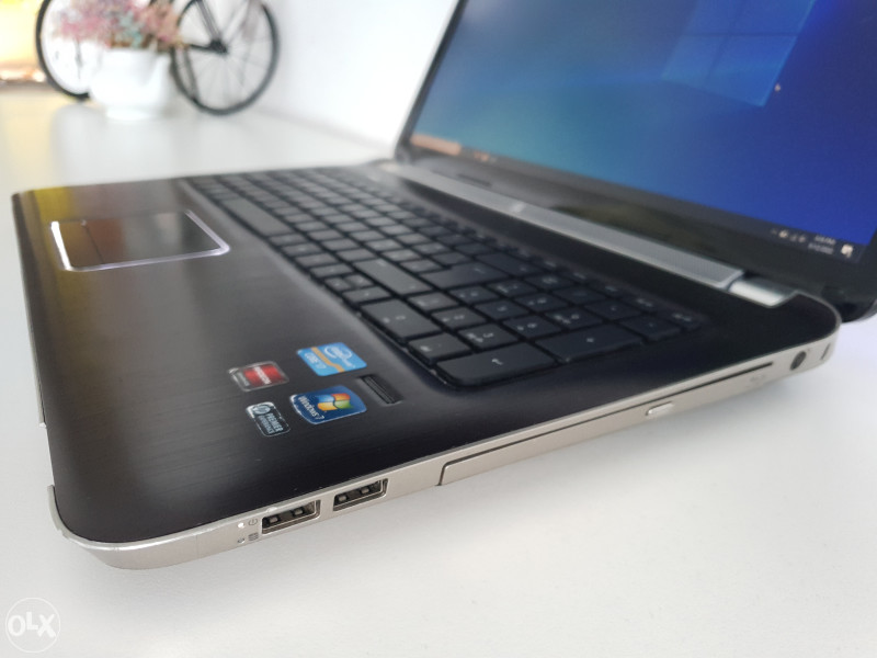 Gaming laptop HP core i7 8GB RAM AMD 7400M 17.3"