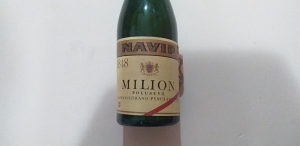 Alkoholno piće šampanjac Milion iz 1990 godine