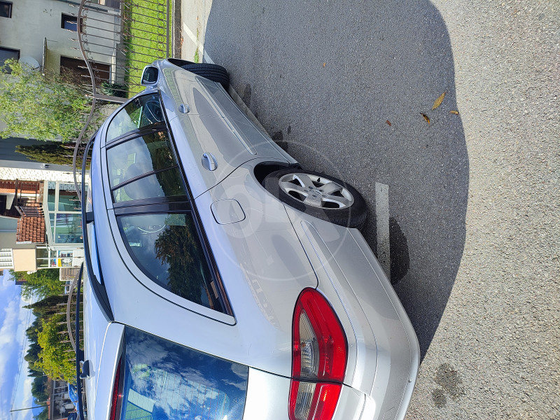 Mercedes e 211 nije zracni ovjes(opruge su)