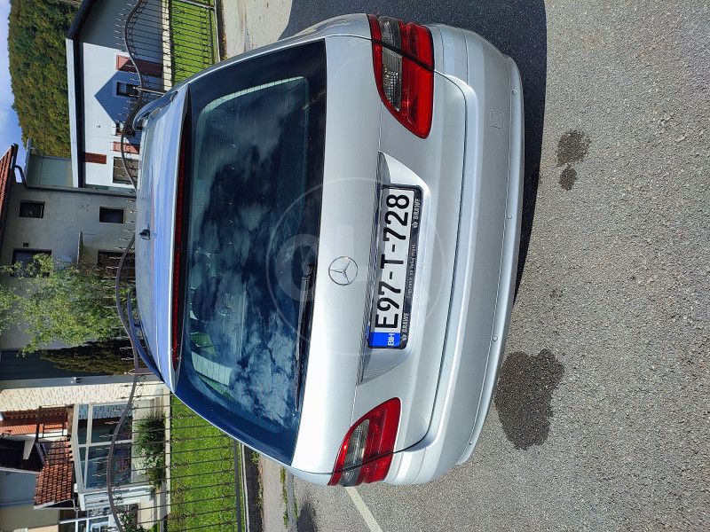 Mercedes e 211 nije zracni ovjes(opruge su)