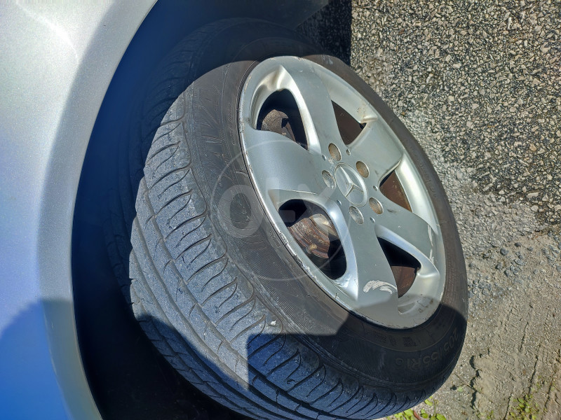 Mercedes e 211 nije zracni ovjes(opruge su)