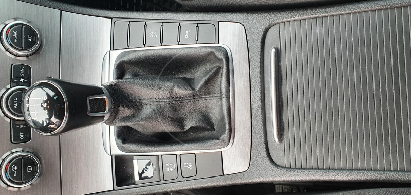 Passat 2.0 tdi 140 000 km, u NIPEX-u održavan, 2014 g