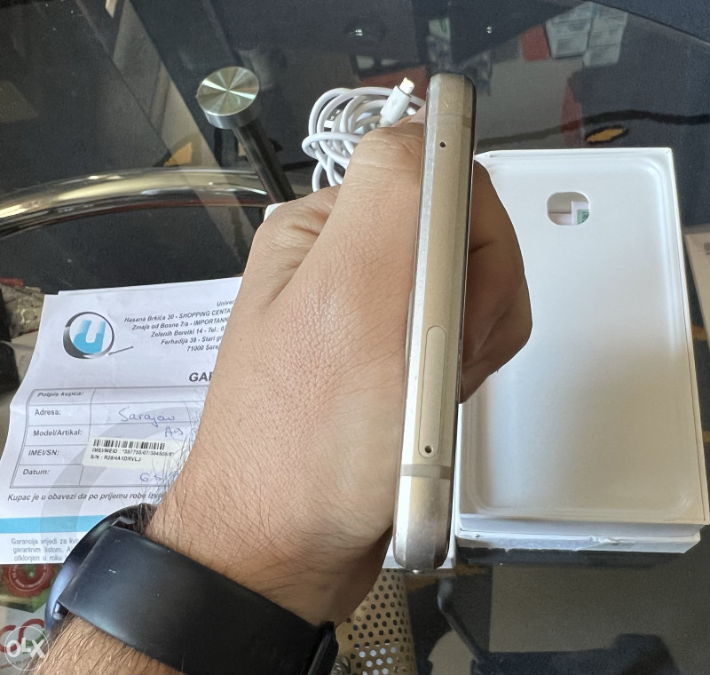 Samsung A9 Pro. 4/32. Stanje odlicno. Full pack