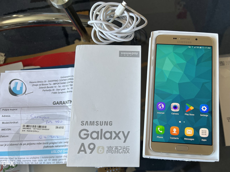 Samsung A9 Pro. 4/32. Stanje odlicno. Full pack
