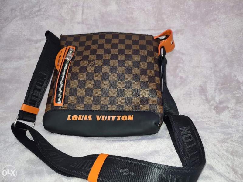 Muska torbica Louis Vuitton - Torbe - OLX.ba