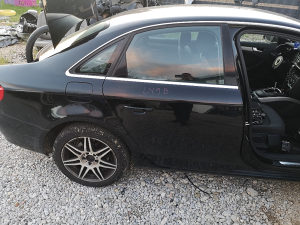 Zadnja desna vrata limuzina audi a4 b8 LY9B