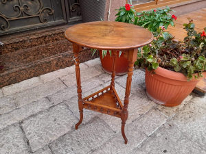 Vintage stilski stolić