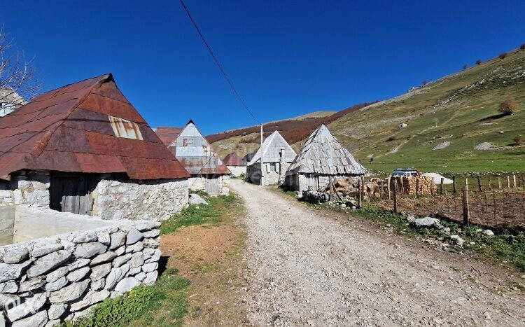 Objekat sa dvorištem, Lukomir, Bjelašnica