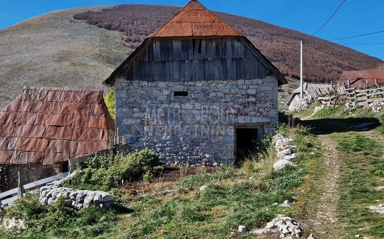 Objekat sa dvorištem, Lukomir, Bjelašnica