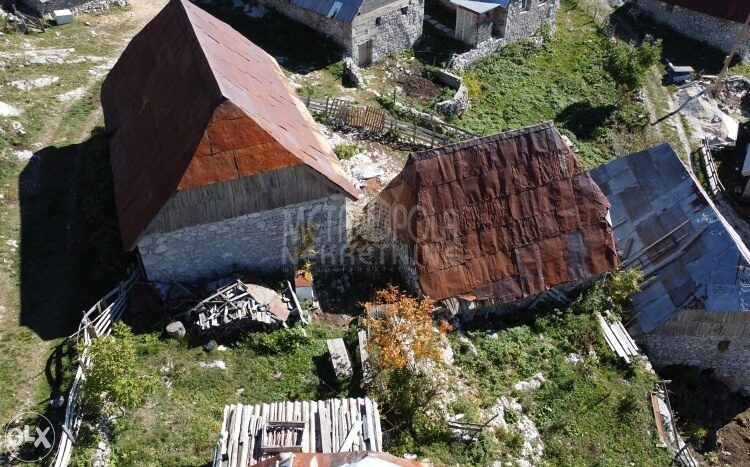 Objekat sa dvorištem, Lukomir, Bjelašnica