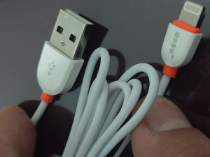 Bijeli kabal iPhone kabel za punjenje / data kabl USB