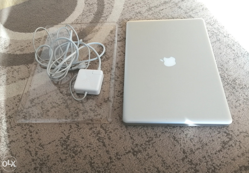 MacBook Pro 17/ i7 Quad Core / AMD 1GB Dual Graphics