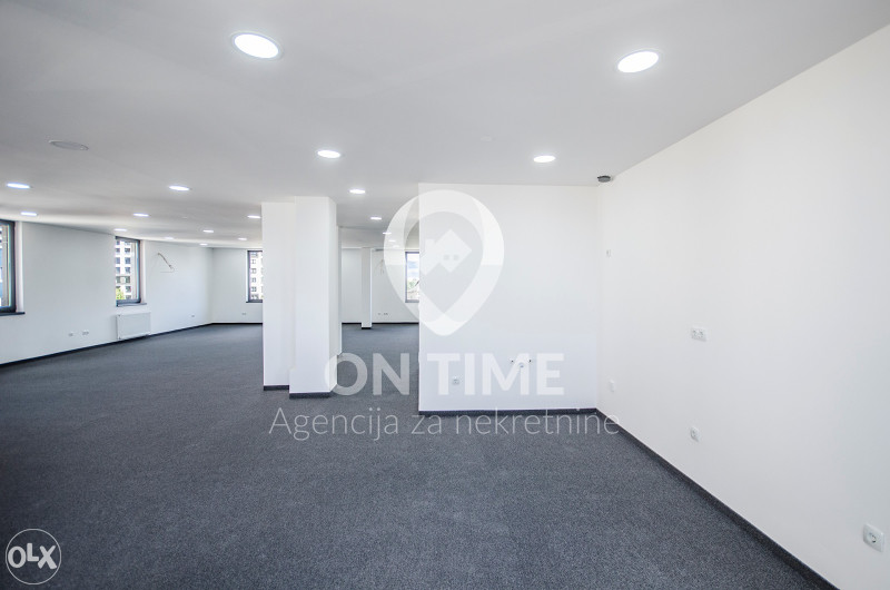 Stup / Poslovni prostor / 300 m2 / NOVOGRADNJA