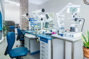Zubotehnički laboratorij zubotehnička oprema namještaj