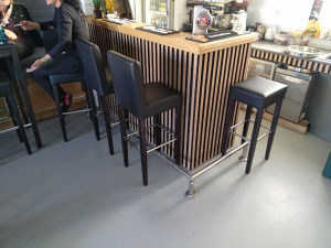 Barske stolice i stolovi