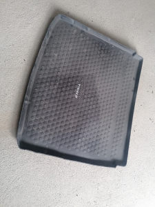 Kada podmetac patosnica gepek tiguan