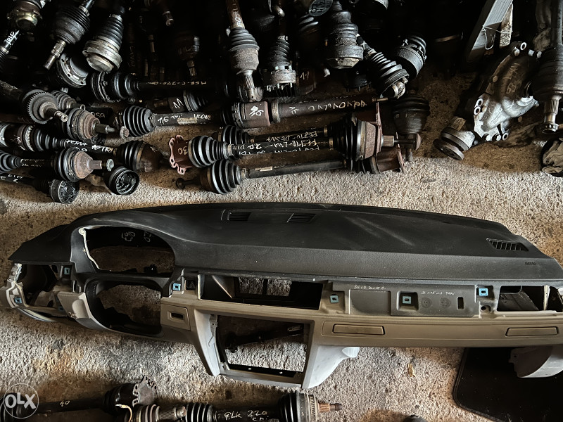 Instrument tabla bmw e90 sa cup holderima Instrument table OLX.ba