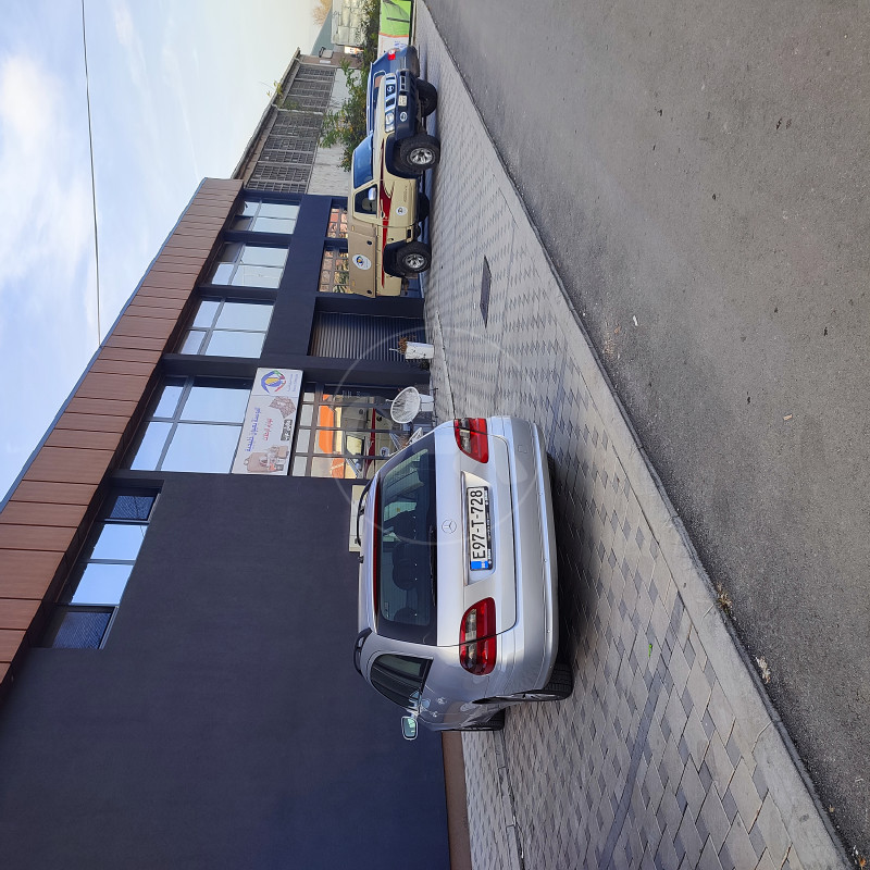 Mercedes e 211 nije zracni ovjes(opruge su)
