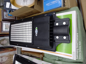 Solarna stubna. lampa sa nosacem