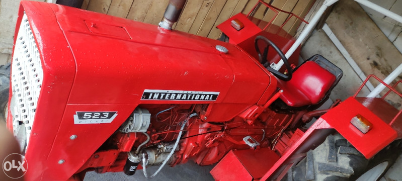 Traktor international 523