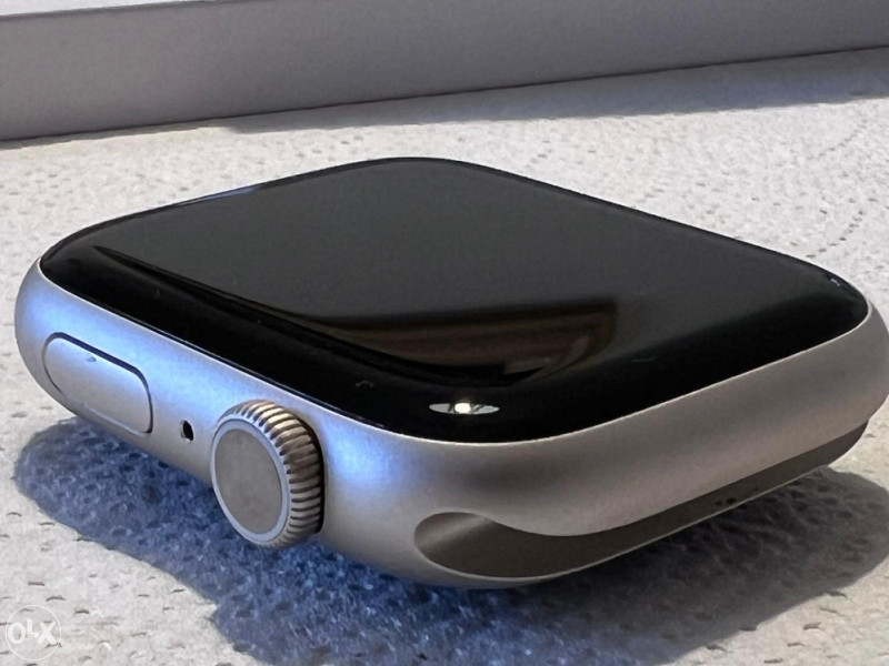 Apple watch series 8 45 mm aluminium starlight + starli Mobilni