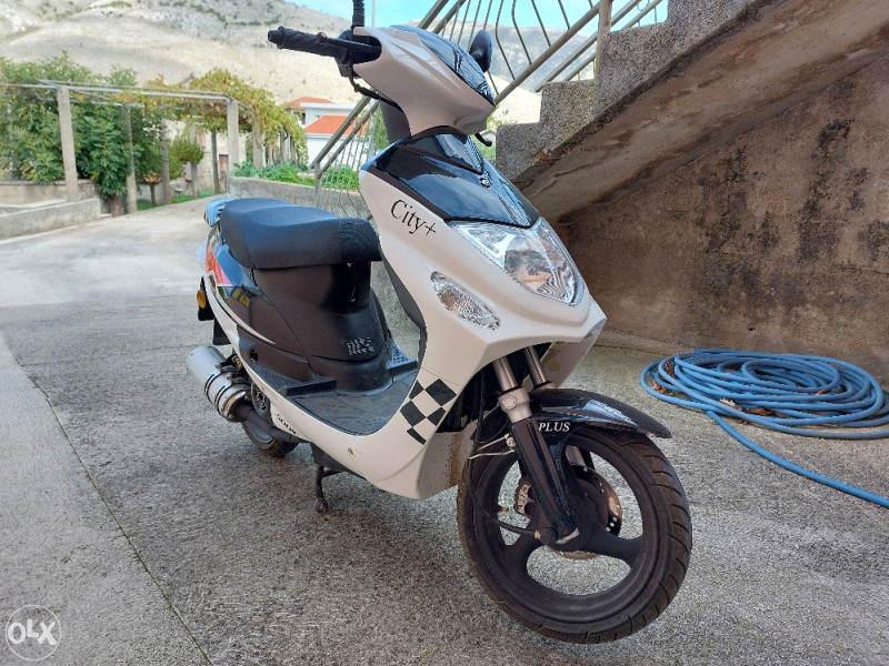 Skuter Sonic city+ (moped)