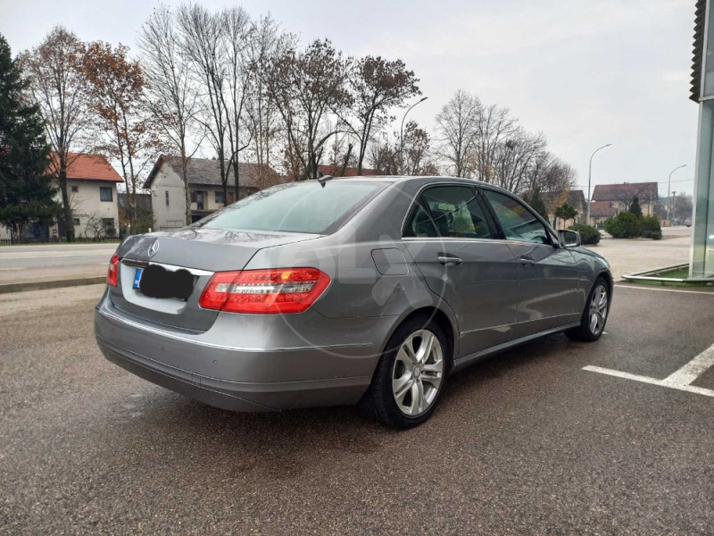 Mercedes-Benz E 220 2009 god TOP MOZE ZAMJENA
