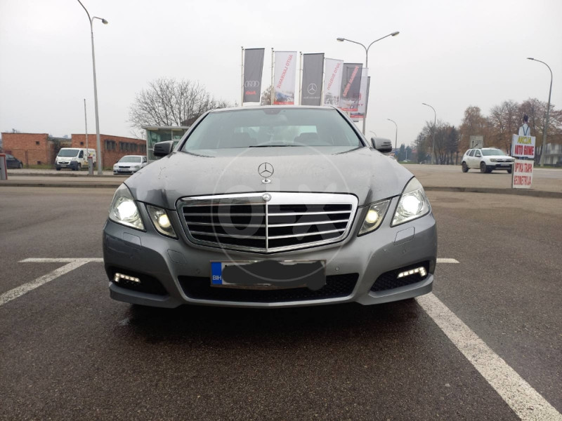 Mercedes-Benz E 220 2009 god TOP MOZE ZAMJENA