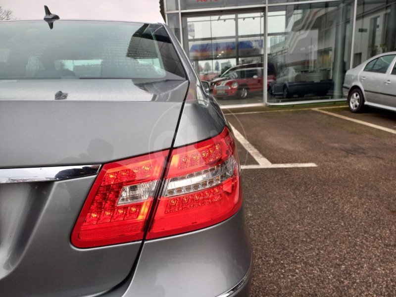 Mercedes-Benz E 220 2009 god TOP MOZE ZAMJENA