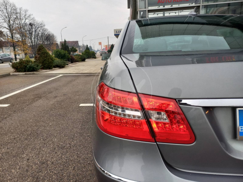 Mercedes-Benz E 220 2009 god TOP MOZE ZAMJENA