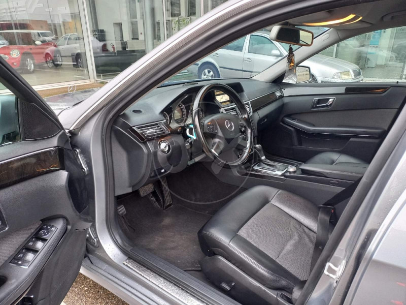 Mercedes-Benz E 220 2009 god TOP MOZE ZAMJENA