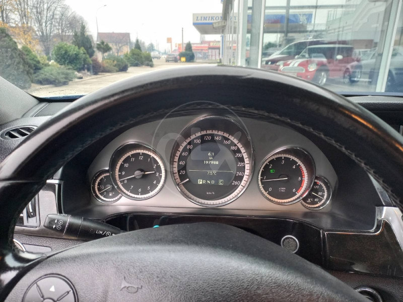 Mercedes-Benz E 220 2009 god TOP MOZE ZAMJENA